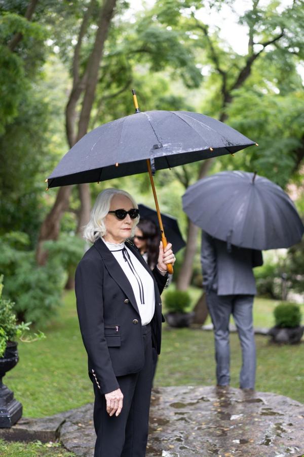 Bild 1 von 14: Irene Morrow (Rosemary Dunsmore)