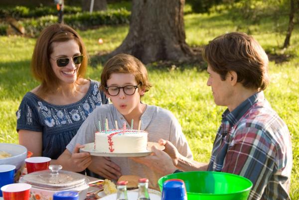 Bild 1 von 4: (v.l.n.r.) Lisa Taylor (Julia Roberts); Michael Taylor (Cayden Boyd); Charles Taylor (Willem Dafoe)