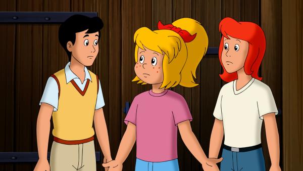 Bild 1 von 7: Alex (l.), Bibi (M.) und Tina (r.) wundern sich. Ihr Gastpferd Ella lahmt auf einmal.