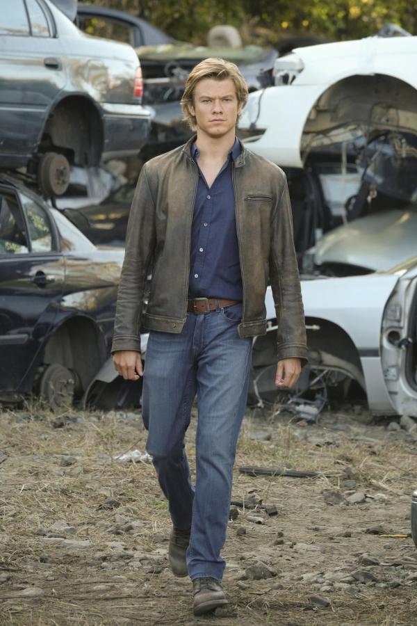 Bild 1 von 26: Auf der Suche nach dem Auftragskiller mit dem Codenamen S-218 macht MacGyver (Lucas Till) eine schreckliche Entdeckung. Er ist selbst das Opfer. Wer hat den Killer auf ihn angesetzt? Und kann er ihn finden?