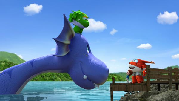 Bild 1 von 4: Nessie grüßt Mira, Callum und Jett.© KiKA/FunnyFlux/QianQi/EBS/CJ E&M - Honorarfreie Verwendung gemäß AGB im redaktionellen Zusammenhang mit genannter Sendung bei Nennung \