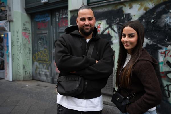 Bild 1 von 2: Melih Saydam (23) und seine Schwester Melike (17). Sie leben beide in Berlin und produzieren deutsche Popmusik.