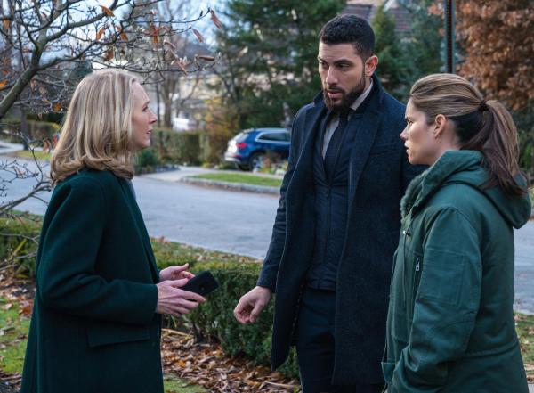 Bild 1 von 8: (v.l.n.r.) Lori Osbourne (Christina Kirk); Special Agent Omar Adom 'OA' Zidan (Zeeko Zaki); Special Agent Maggie Bell (Missy Peregrym)