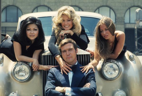 Bild 1 von 2: Steve Austin (Lee Majors), Major Kelly Wood (Farrah Fawcett, M.)