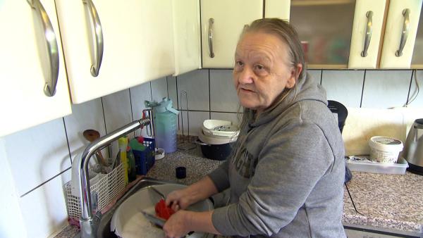 Bild 1 von 4: Für Petra (63) ist und bleibt die neue Wohnsituation noch sehr ungewohnt.