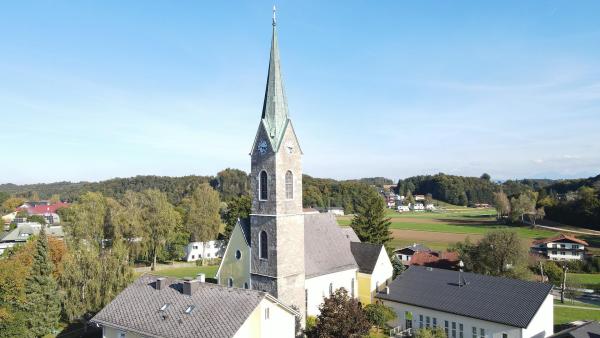 Bild 1 von 1: Im Bild: Evangelische Pfarrkirche Rutzenmoos.