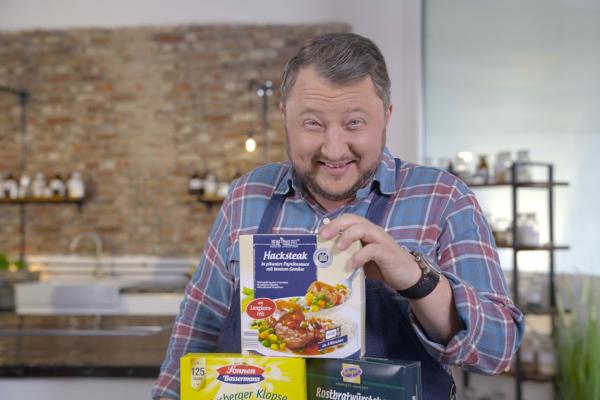 Bild 1 von 4: Fix und fertige Mahlzeiten aus der Mikrowelle - was steckt da eigentlich drin? Sebastian Lege zeigt, wie aufwendig Komplett-Menüs hergestellt werden.