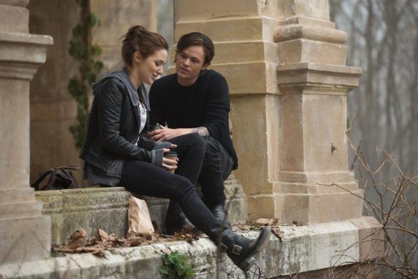 Bild 1 von 8: (v.l.n.r.) Luce (Addison Timlin); Cam (Harrison Gilbertson)