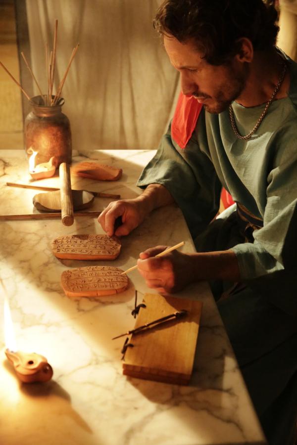 Bild 1 von 3: Tontafeln mit minoischen Schriftzeichen könnten Antworten auf die ungeklärten Fragen der Archäologen liefern.