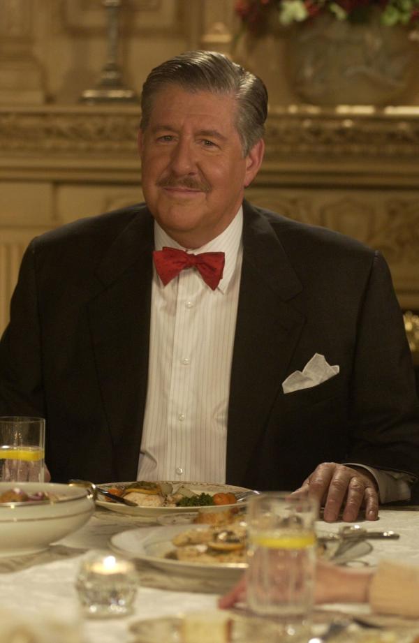 Bild 1 von 14: Als Richard (Edward Herrmann) von Lorelai hört, wie sehr Rory von den Huntzbergers gedemütigt wurde, glaubt er ihr kein Wort. Doch wenig später wird er eines Besseren belehrt ...