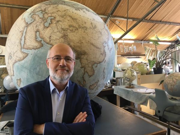 Bild 1 von 7: Der Astrophysiker Harald Lesch führt durch die spannende Geschichte der Vermessung der Welt von ihren Anfängen bis zu modernen Forschungsabenteuern.