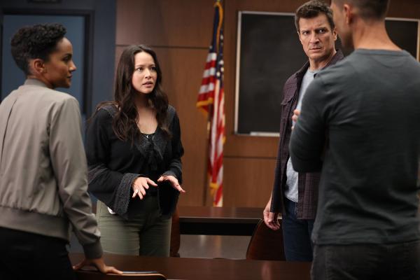 Bild 1 von 5: Harper (Mekia Cox, l.), Chen (Melissa O'Neil, 2.v.l.), Nolan (Nathan Fillion, 3.v.l.) und Bradford (Eric Winter, r.) wollen ihre Kollegin retten. Doch ohne Unterstützung außerhalb der Polizei sind sie auf sich alleine gestellt.