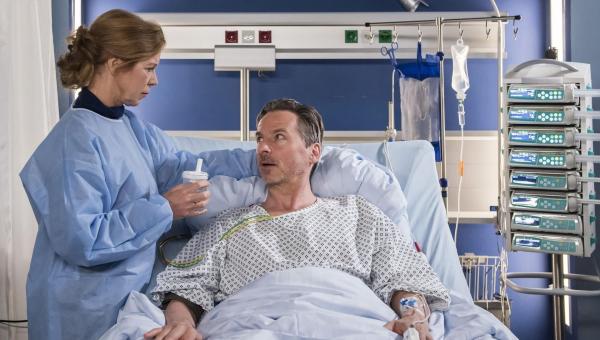 Bild 1 von 10: Martina Wöhlitz (Marion Kracht, l.); Frank Wöhlitz (David C. Bunners, r.)