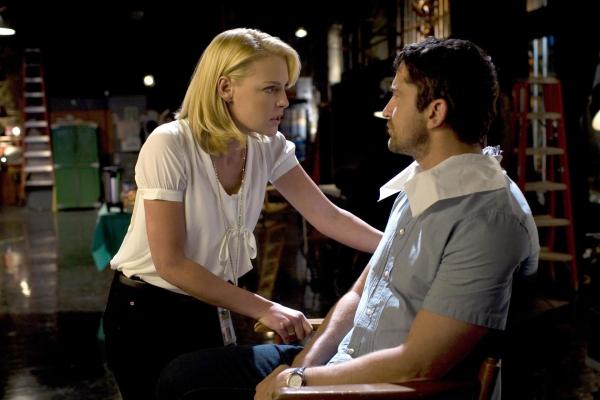 Bild 1 von 28: Abby (Katherine Heigl, l.), die erfolgreiche Produzentin einer morgendlichen Unterhaltungssendung, stellt hohe Erwartungen an die Männerwelt. Mike (Gerard Butler, r.), der chauvinistische TV-Star, mit dem sie zusammenarbeitet, ist dagegen überzeugt, dass Männer nur das \