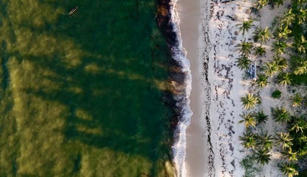Bild 1 von 3: Vor den Küsten verbergen sich viele Korallenriffe.