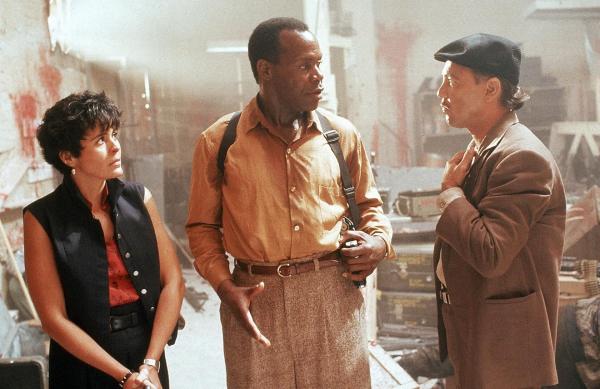 Bild 1 von 7: Im Kampf gegen den Drogensumpf: Leona (Maria Conchita Alonso, l.), Detective Harrigan (Danny Glover, M.) und Danny (Ruben Blades, r.) ...