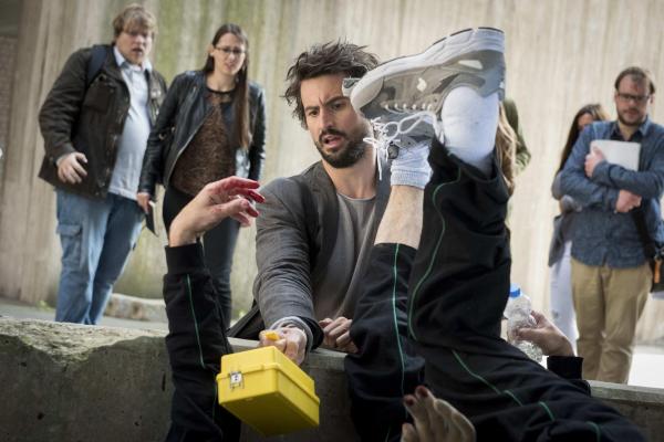 Bild 1 von 24: Einstein (Tom Beck) kann es nicht glauben, aber sein Kollege Wassiljew wurde wohl mit \