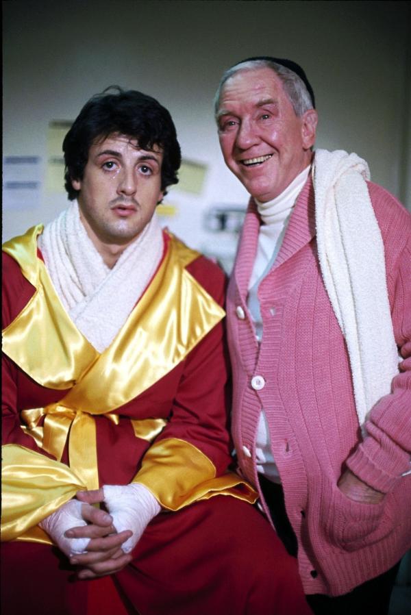 Bild 1 von 8: Gemeinsam Trainer Mickey (Burgess Meredith, r.) wagt Rocky (Sylvester Stallone, l.) das schier Unmögliche ...