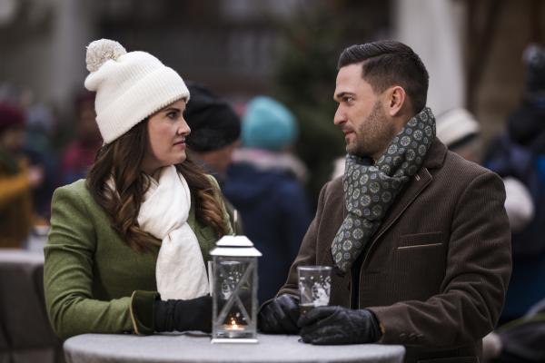 Bild 1 von 33: Conny Bürgler und Richard Deutinger während ServusTVs Heimatleuchten - Weihnachten Achensee & Alpbachtal, Tirol, Österreich am 07. Dezember 2024.