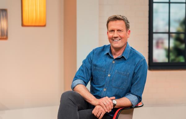 Bild 1 von 2: Das tägliche Servicemagazin des SWR Fernsehens bietet Wissenswertes aller Sparten.  Moderator Jens Hübschen präsentiert Gesundheitstipps, Rezepte, Ratschläge, Freizeitanregungen und Unterhaltung.