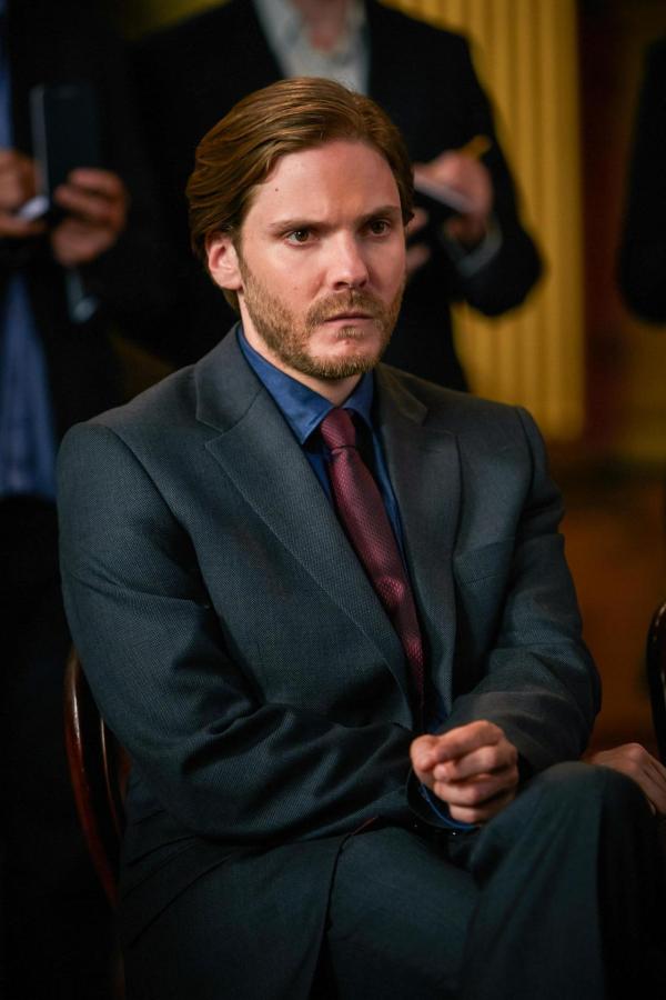 Bild 1 von 48: Im Bild: Daniel Brühl (Hubertus Czernin).