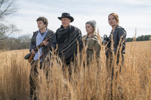 Bild 1 von 8: (v.l.n.r.) Columbus (Jesse Eisenberg); Tallahassee (Woody Harrelson); Little Rock (Abigail Breslin); Wichita (Emma Stone)