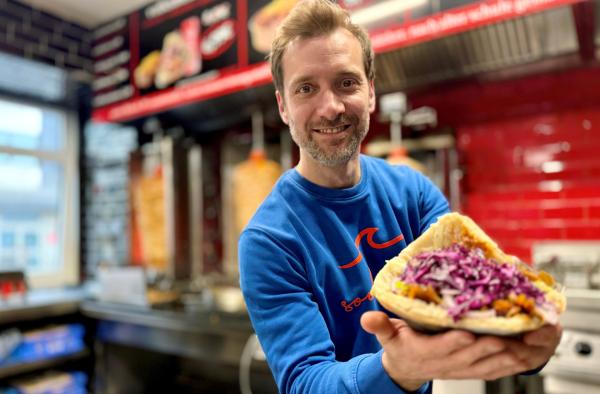Bild 1 von 1: Warum kostet derselbe Döner mal 3,99 Euro und mal 10,50 Euro? In \