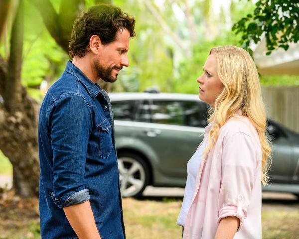 Bild 1 von 16: Im Bild: Ioan Gruffudd (Dr. Daniel Harrow), Anna Lisa Phillips (Stephanie Tolson).