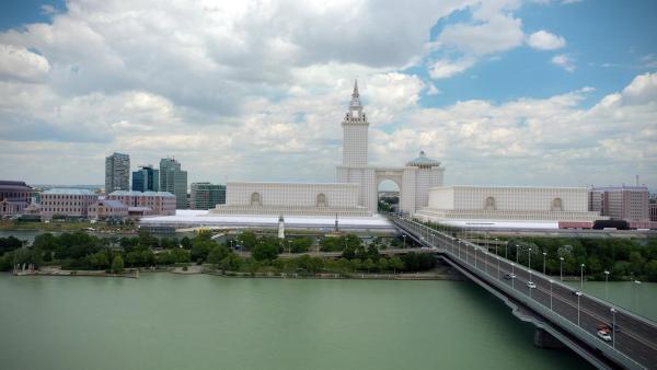 Bild 1 von 12: Im Bild: Donauhafen.