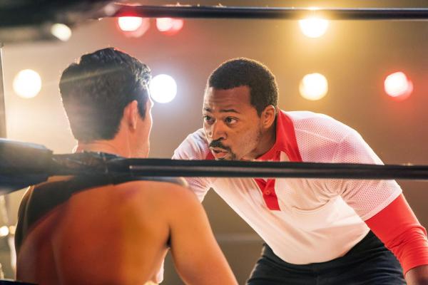 Bild 1 von 12: Dr. Ben Song (Raymond Lee, l.); Daryl (Jon Chaffin, r.)