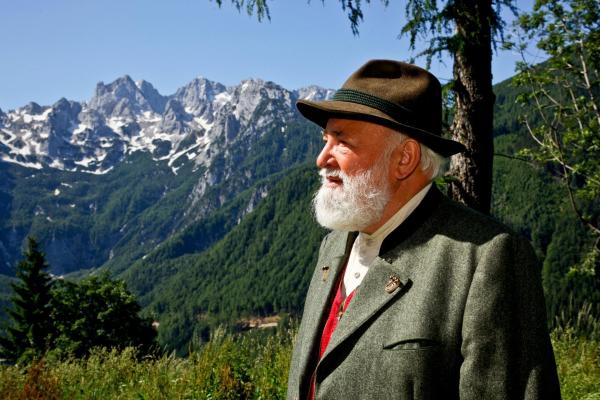 Bild 1 von 14: Im Bild: Sepp Forcher vor den Steiner Alpen.