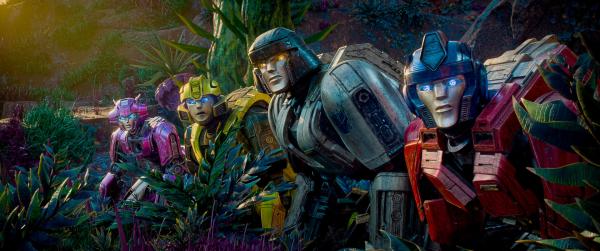 Bild 1 von 5: L-r, Scarlett Johansson (Elita-1), Keegan-Michael Key (B-127), Brian Tyree Henry (D-16/Megatron) and Chris Hemsworth (Orion Pax/Optimus Prime) star in PARAMOUNT ANIMATION and HASBRO Present In Association with NEW REPUBLIC PICTURESA di BONAVENTURA PICTURES Production A TOM DESANTO / DON MURPHY ProductionA BAY FILMS Production \