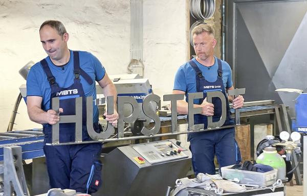 Bild 1 von 4: Entstanden ist das Metallobjekt bei einem Metallbauer im Dorf.