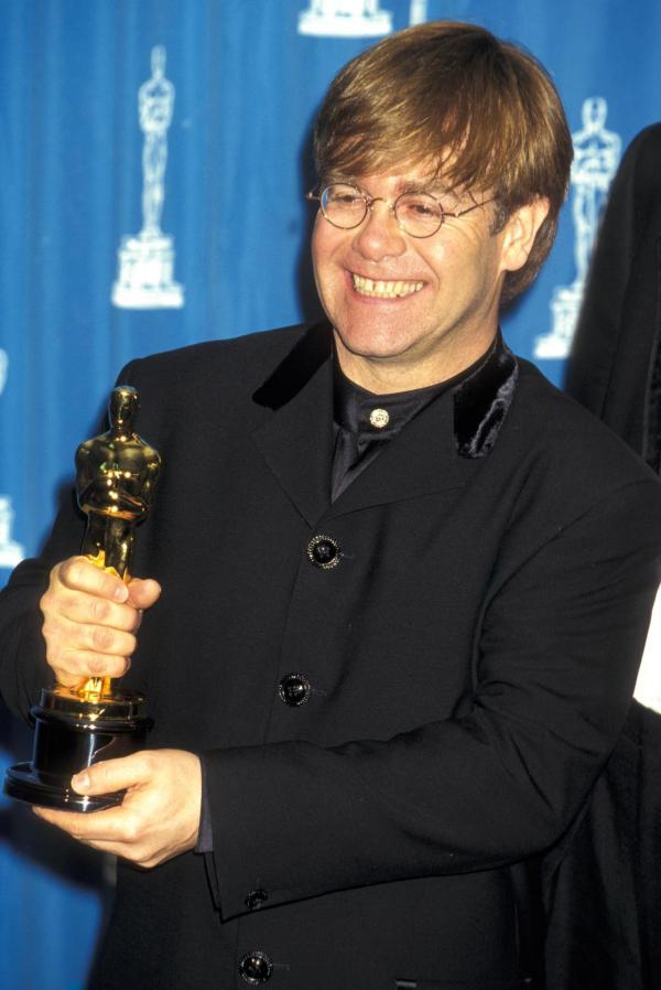 Bild 1 von 5: Im Bild: Elton John bei der 67. Oscar-Verleihung -im  Presseraum des Shrine Auditorium in Los Angeles.