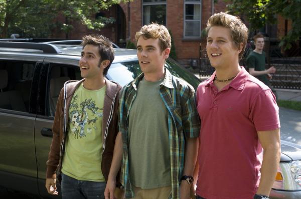 Bild 1 von 10: Mike (Jake Siegel, l.), Erik (John White, M.) und Ryan (Ross Thomas, r.) blicken in eine neue, aufregende Welt, mit viel Spaß, viel Alkohol und vor allem heißen College - Girls ...