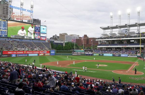 Bild 1 von 2: Sowohl Siege als auch Niederlagen werden im Stadion der Cleveland Guardians mit Alkohol begossen.