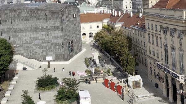Bild 1 von 4: Im Bild: Das MuseumsQuartier in Wien feiert im Jahr 2026 sein 25jähriges Bestehen.