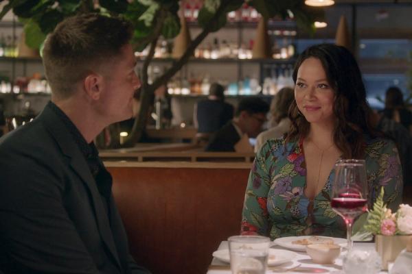 Bild 1 von 2: Tim Bradford (Eric Winter) und seine Kollegin Lucy Chen (Melissa O'Neil) haben endlich ihr erstes Date, das jedoch einige Komplikationen mit sich bringt.