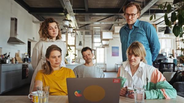 Bild 1 von 4: 122 Menschen in Deutschland erhalten drei Jahre lang monatlich 1.200 Euro - ohne Verpflichtungen. Es ist eines der weltweit aufwendigsten Experimente zum Bedingungslosen Grundeinkommen, streng wissenschaftlich begleitet.