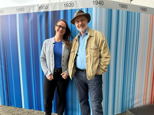 Bild 1 von 8: Die Idee, die Erhitzung der Erde mit Hilfe einer Grafik zu veranschaulichen, stammt von dem britischen Klimawissenschaftler Ed Hawkings. Sie sollen Temperaturdaten einer definierten Region im Laufe der Zeit leicht verständlich darstellen.