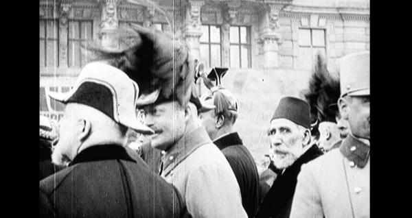 Bild 1 von 17: Im Bild: Garnisonsstadt Wien. Wien war als Kaiser und Residenzstadt auch eine der größten Garnisonsstadt. Die Uniformen waren nicht nur farbenprächtig, sondern auch omnipräsent.