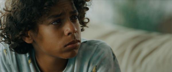 Bild 1 von 3: Felix (Junes Callaert) ist traurig.