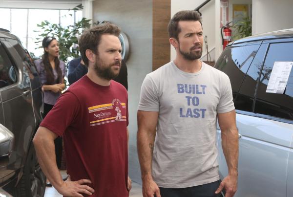 Bild 1 von 8: Charlie Kelly (Charlie Day, l.); Mac (Rob McElhenney, r.)