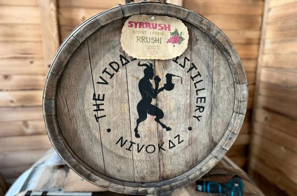 Bild 1 von 5: Eichenfass in der Vidasus-Destillerie