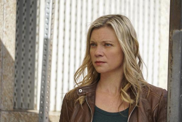 Bild 1 von 11: Dawn (Amy Smart) glaubt nicht an einen Unfall, sondern vermutet einen Mordanschlag auf ihren CIA-Chef ...