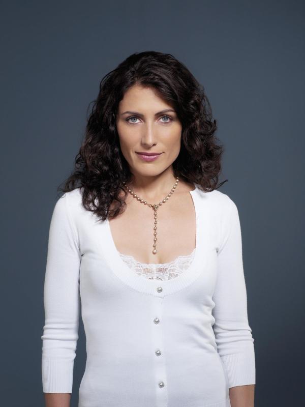 Bild 1 von 20: (2. Staffel) - Dr. Lisa Cuddy (Lisa Edelstein) ist die Leiterin des Princeton Plainsboro Teaching Hospital und die direkte Vorgesetzte von Dr. House.