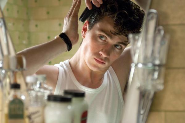 Bild 1 von 5: Im Bild: Aaron Taylor-Johnson (John Lennon),