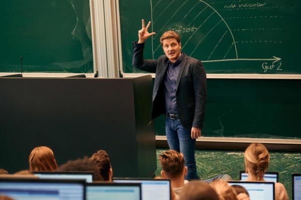 Bild 1 von 16: Prof. Amling (Holger Stockhaus)