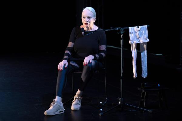 Bild 1 von 26: Im Bild: Susanne Kirnbauer-Bundy bei der Performance \