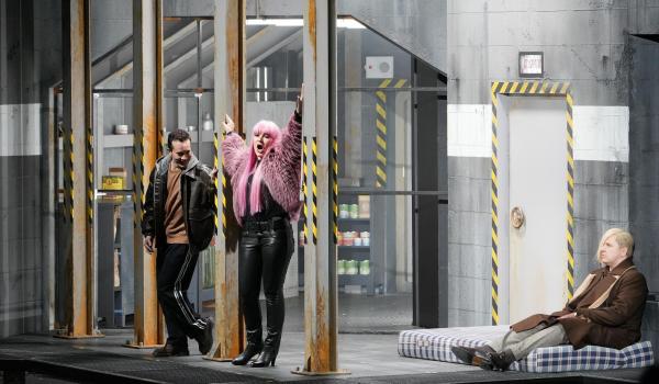 Bild 1 von 17: Im Bild: Im Bild (v.li.): Jake Ingbar (Nireno), Olga Kulchynska (Cleopatra), Yuriy Mynenko (Tolomeo).